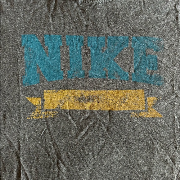 Nike Gray Graphic T-Shirt - Picture 2 of 3
